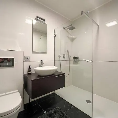 Stunning Architectural Home, Sleeps 8, Διαμέρισμα *