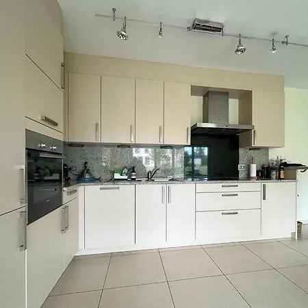 Stunning Architectural Home, Sleeps 8, Apartment