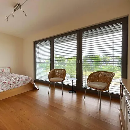 Stunning Architectural Home, Sleeps 8, Дублин