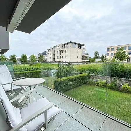 Stunning Architectural Home, Sleeps 8, Дублин